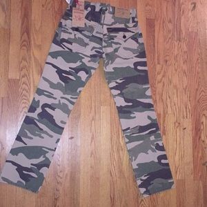 TRUE RELIGION STRAIGHT 32 CAMO BRAND NEW JEANS